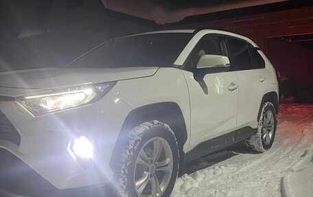 Toyota RAV4, 2021 год, 3 650 000 рублей, 22 фотография