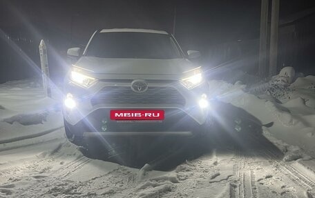 Toyota RAV4, 2021 год, 3 650 000 рублей, 17 фотография