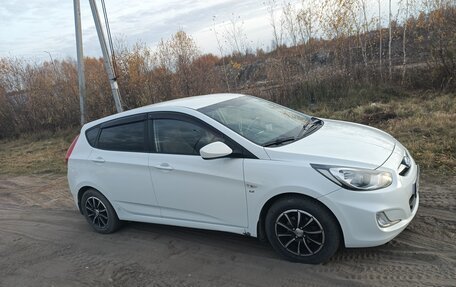 Hyundai Solaris II рестайлинг, 2012 год, 1 050 000 рублей, 2 фотография