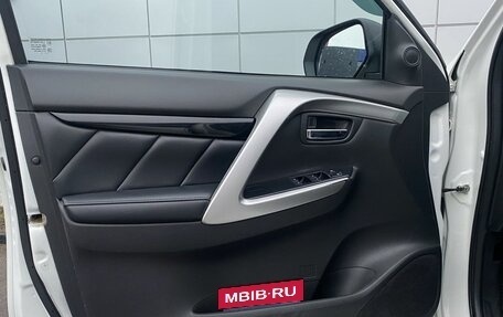 Mitsubishi Pajero Sport III рестайлинг, 2017 год, 2 619 000 рублей, 13 фотография