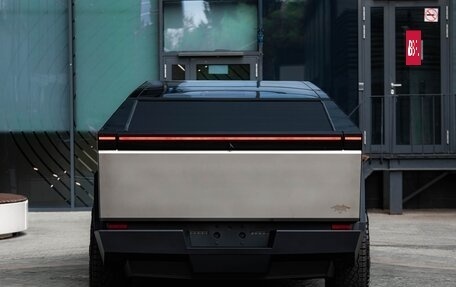 Tesla Cybertruck, 2024 год, 39 900 000 рублей, 12 фотография