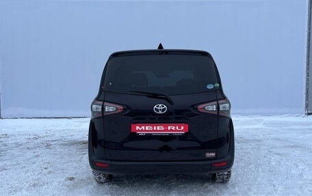 Toyota Sienta II, 2018 год, 1 728 000 рублей, 6 фотография