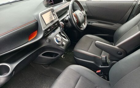 Toyota Sienta II, 2018 год, 1 728 000 рублей, 9 фотография