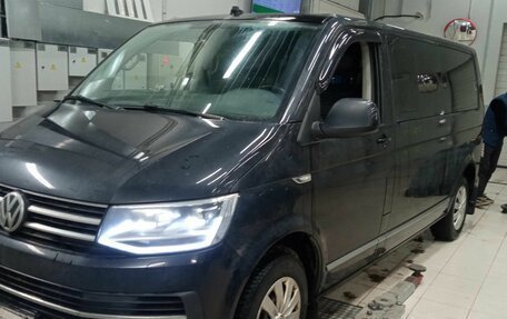 Volkswagen Caravelle T6 рестайлинг, 2018 год, 2 910 000 рублей, 1 фотография