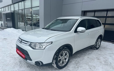 Mitsubishi Outlander III рестайлинг 3, 2014 год, 1 879 000 рублей, 1 фотография