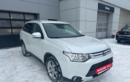 Mitsubishi Outlander III рестайлинг 3, 2014 год, 1 879 000 рублей, 2 фотография