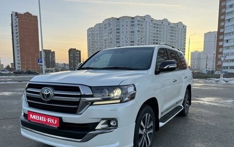 Toyota Land Cruiser 200, 2018 год, 8 490 000 рублей, 9 фотография