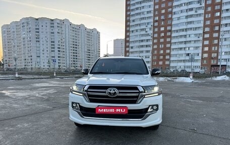 Toyota Land Cruiser 200, 2018 год, 8 490 000 рублей, 2 фотография