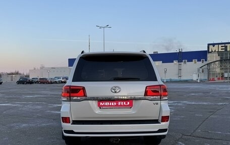 Toyota Land Cruiser 200, 2018 год, 8 490 000 рублей, 4 фотография