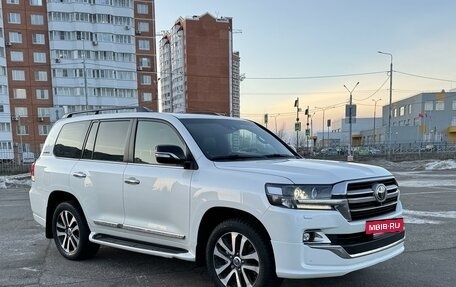 Toyota Land Cruiser 200, 2018 год, 8 490 000 рублей, 7 фотография