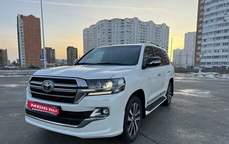 Toyota Land Cruiser 200, 2018 год, 8 490 000 рублей, 10 фотография