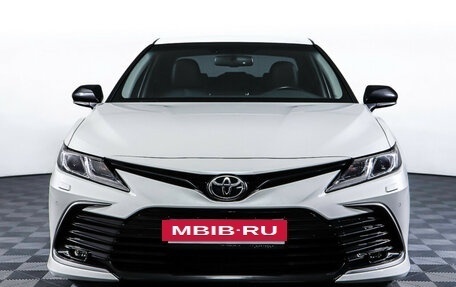 Toyota Camry, 2021 год, 3 300 000 рублей, 2 фотография