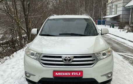 Toyota Highlander III, 2011 год, 1 899 000 рублей, 1 фотография