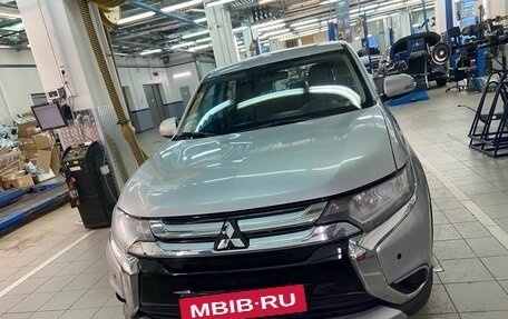 Mitsubishi Outlander III рестайлинг 3, 2016 год, 1 897 000 рублей, 2 фотография