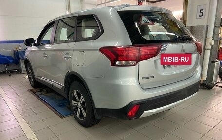 Mitsubishi Outlander III рестайлинг 3, 2016 год, 1 897 000 рублей, 6 фотография