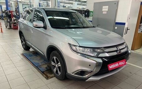 Mitsubishi Outlander III рестайлинг 3, 2016 год, 1 897 000 рублей, 3 фотография