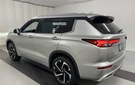 Mitsubishi Outlander, 2023 год, 4 769 000 рублей, 5 фотография