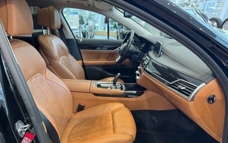 BMW 7 серия, 2019 год, 5 950 000 рублей, 14 фотография