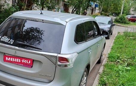 Mitsubishi Outlander III рестайлинг 3, 2014 год, 1 450 000 рублей, 4 фотография