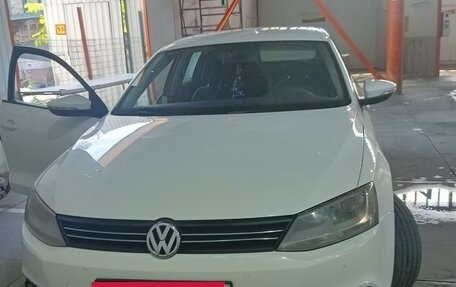 Volkswagen Jetta VI, 2013 год, 956 000 рублей, 2 фотография