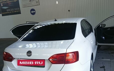 Volkswagen Jetta VI, 2013 год, 956 000 рублей, 3 фотография