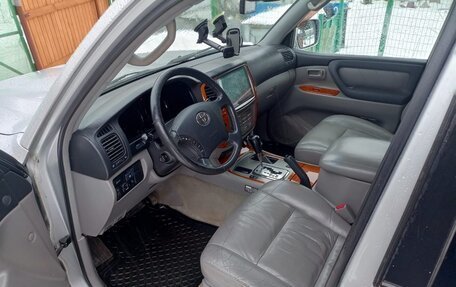 Toyota Land Cruiser 100 рестайлинг 2, 2006 год, 2 800 000 рублей, 7 фотография