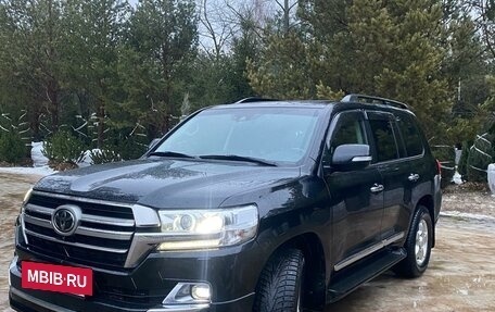 Toyota Land Cruiser 200, 2019 год, 6 950 000 рублей, 4 фотография