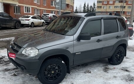 Chevrolet Niva I рестайлинг, 2017 год, 999 999 рублей, 1 фотография