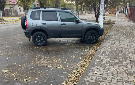 Chevrolet Niva I рестайлинг, 2017 год, 999 999 рублей, 5 фотография