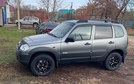 Chevrolet Niva I рестайлинг, 2017 год, 999 999 рублей, 4 фотография