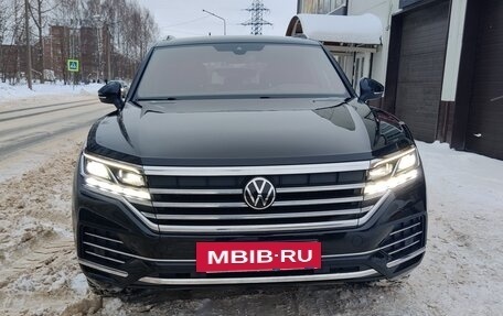 Volkswagen Touareg III, 2021 год, 6 900 000 рублей, 2 фотография