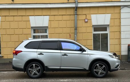 Mitsubishi Outlander III рестайлинг 3, 2018 год, 1 690 000 рублей, 3 фотография