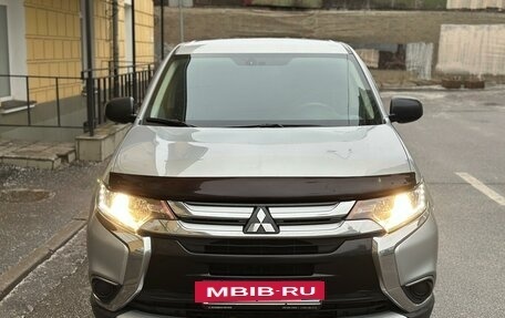 Mitsubishi Outlander III рестайлинг 3, 2018 год, 1 690 000 рублей, 5 фотография