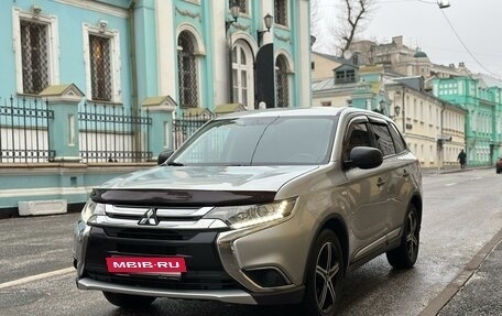 Mitsubishi Outlander III рестайлинг 3, 2018 год, 1 690 000 рублей, 4 фотография