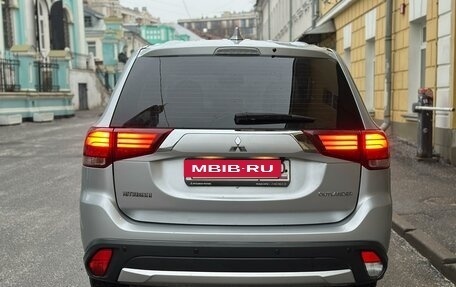 Mitsubishi Outlander III рестайлинг 3, 2018 год, 1 690 000 рублей, 9 фотография