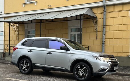 Mitsubishi Outlander III рестайлинг 3, 2018 год, 1 690 000 рублей, 13 фотография