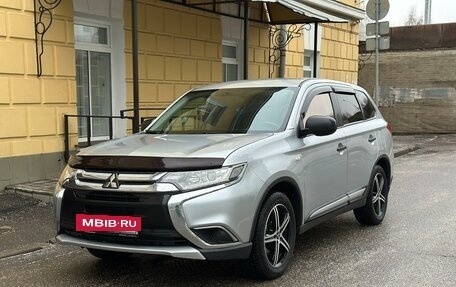 Mitsubishi Outlander III рестайлинг 3, 2018 год, 1 690 000 рублей, 11 фотография