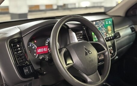 Mitsubishi Outlander III рестайлинг 3, 2018 год, 1 690 000 рублей, 21 фотография