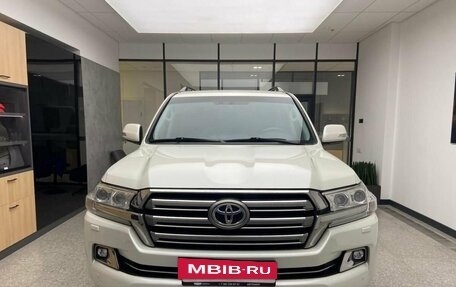 Toyota Land Cruiser 200, 2016 год, 6 050 000 рублей, 2 фотография