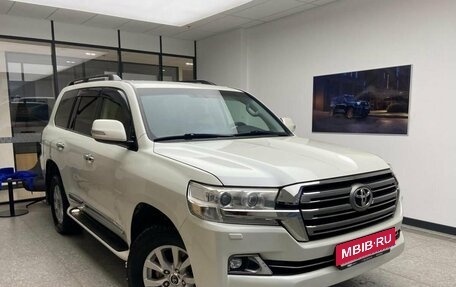 Toyota Land Cruiser 200, 2016 год, 6 050 000 рублей, 3 фотография