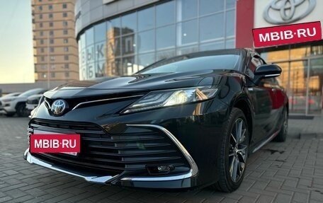 Toyota Camry, 2023 год, 3 990 000 рублей, 2 фотография