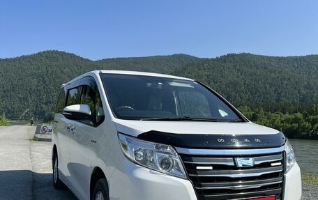 Toyota Noah III, 2014 год, 2 120 000 рублей, 1 фотография