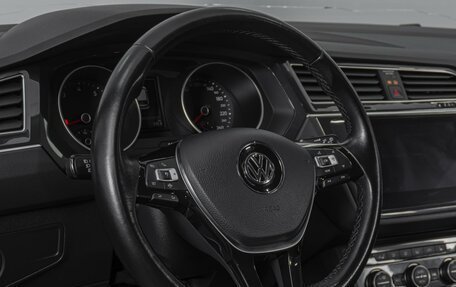 Volkswagen Tiguan II, 2018 год, 2 599 000 рублей, 18 фотография