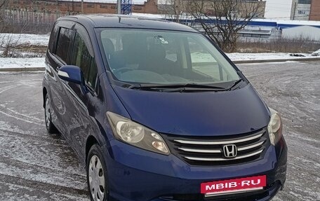 Honda Freed I, 2010 год, 1 050 000 рублей, 2 фотография