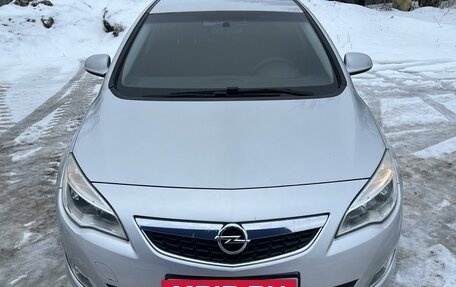 Opel Astra J, 2011 год, 650 000 рублей, 1 фотография