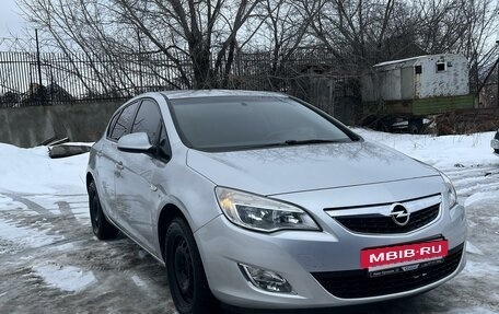 Opel Astra J, 2011 год, 650 000 рублей, 2 фотография