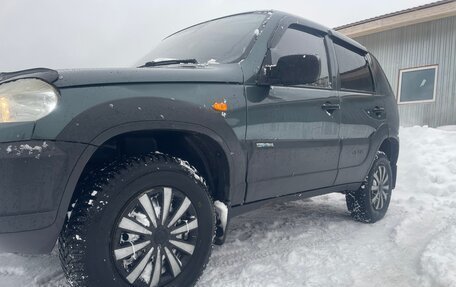 Chevrolet Niva I рестайлинг, 2010 год, 597 000 рублей, 2 фотография