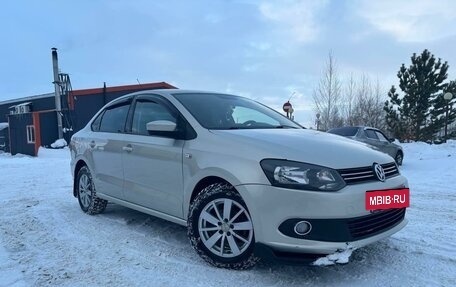 Volkswagen Polo VI (EU Market), 2011 год, 900 000 рублей, 2 фотография