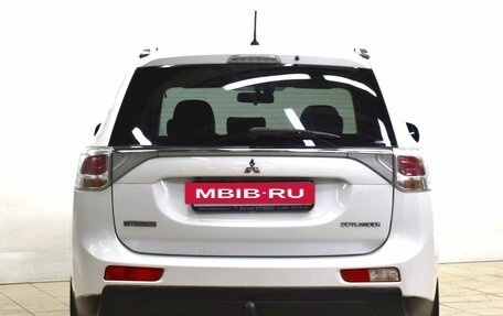 Mitsubishi Outlander III рестайлинг 3, 2013 год, 1 440 000 рублей, 3 фотография