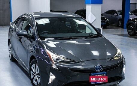 Toyota Prius IV XW50, 2017 год, 1 723 000 рублей, 8 фотография